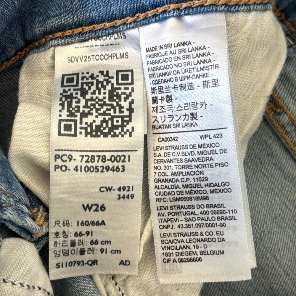 Levi's Women's High Rise Shorts - Size 26 - Picture 5 of 5